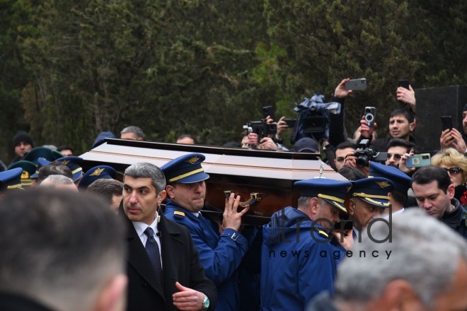 В Баку состоялась церемония прощания с членами экипажа, погибшими при крушении самолета AZAL Азербайджан Баку 29 декабря 2024
